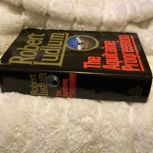 Robert Ludlum “The Aquitaine Progression” - Picture 2 of 6